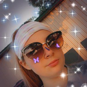 Meet your Posher, Lea